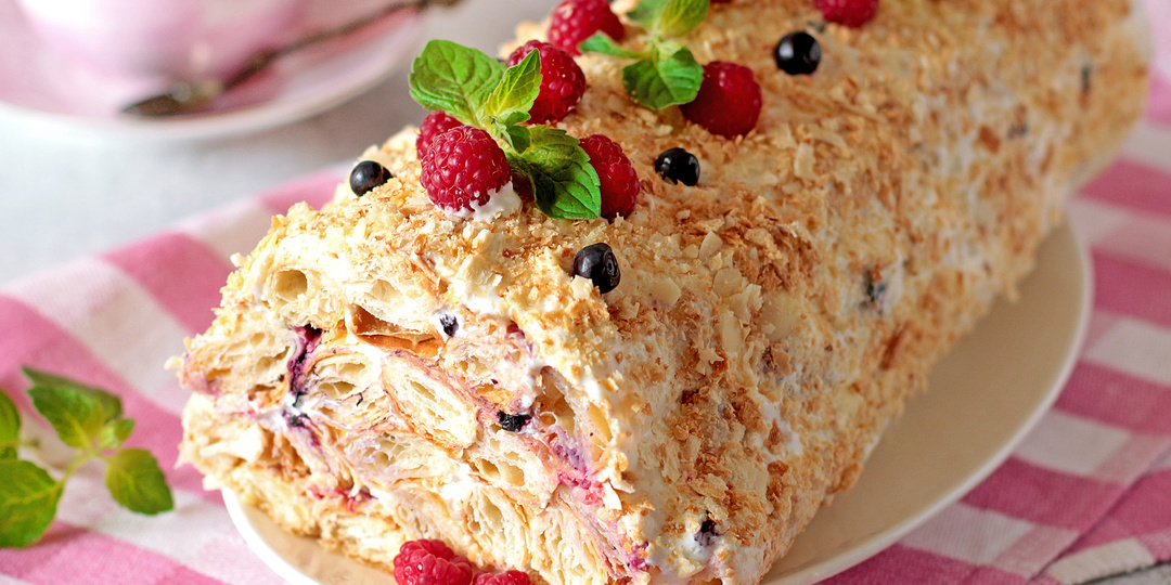 Слоистый, нежный и легкий, как облако: эффектный тортик, с переливами текстур и вкусов. Собирается за полчаса и не требует замеса теста