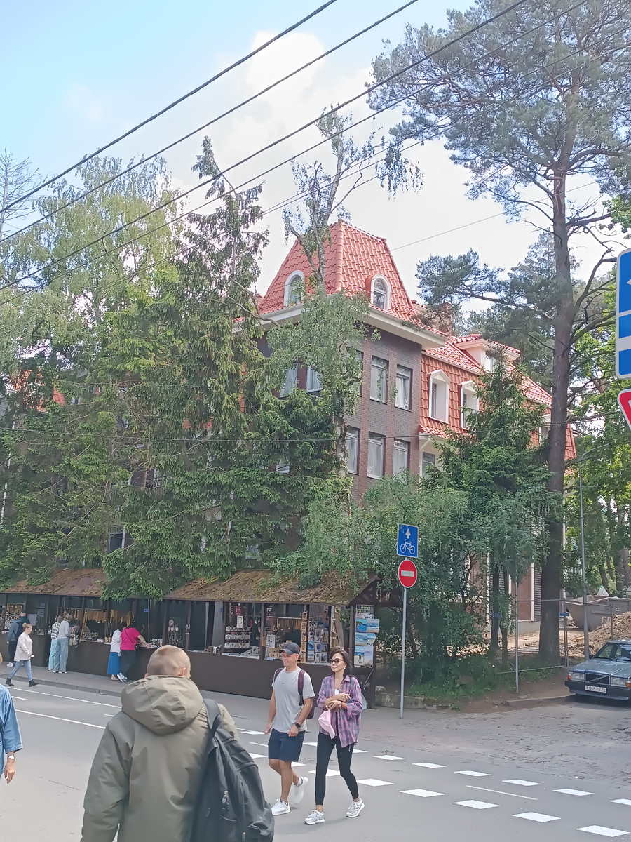 Сразу при выходе с вокзала