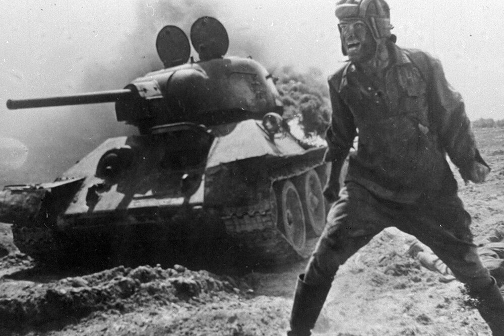 В киноленте "Жаворонок" Вячеслав Гуренков воплотил образ танкиста Ивана.