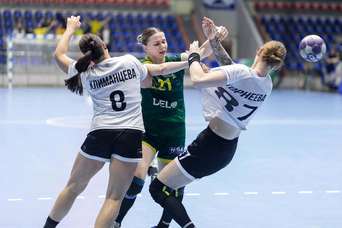    Второй раз подряд судьба сезона для "Кубани" решилась в упорном противостоянии с "Астраханочкой"