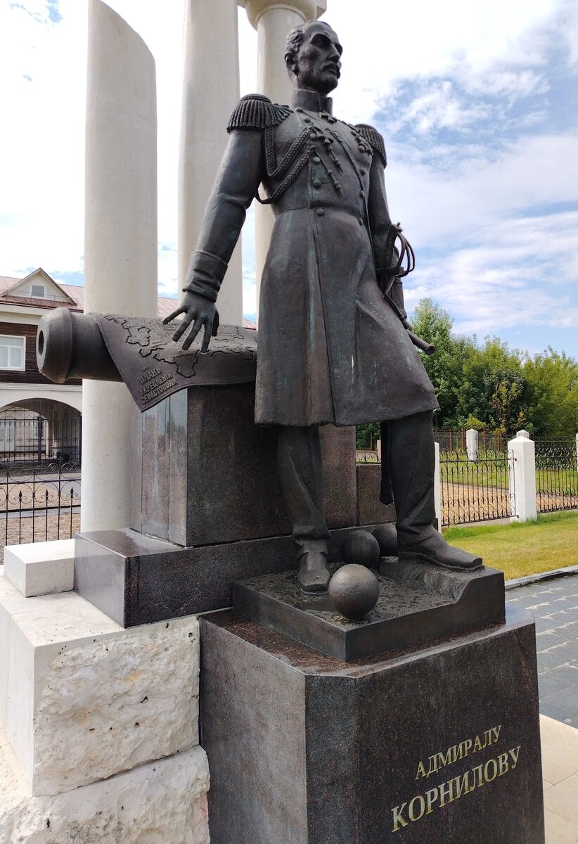 Адмирал Корнилов - герой Крымской войны родом из Старицкого уезда Тверской губернии. 