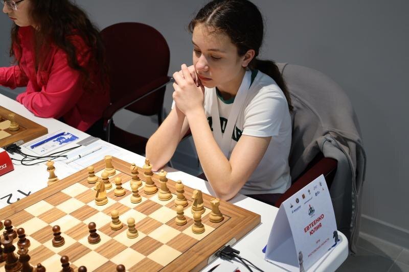    Дарья Войт лидирует в женском шахматном турнире в Липецке Управление физической культуры и спорта Липецкой области