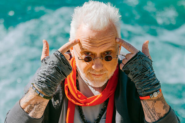 Вадим Демчог. Кадр из шоу "Выживалити"/ "Пятница!"