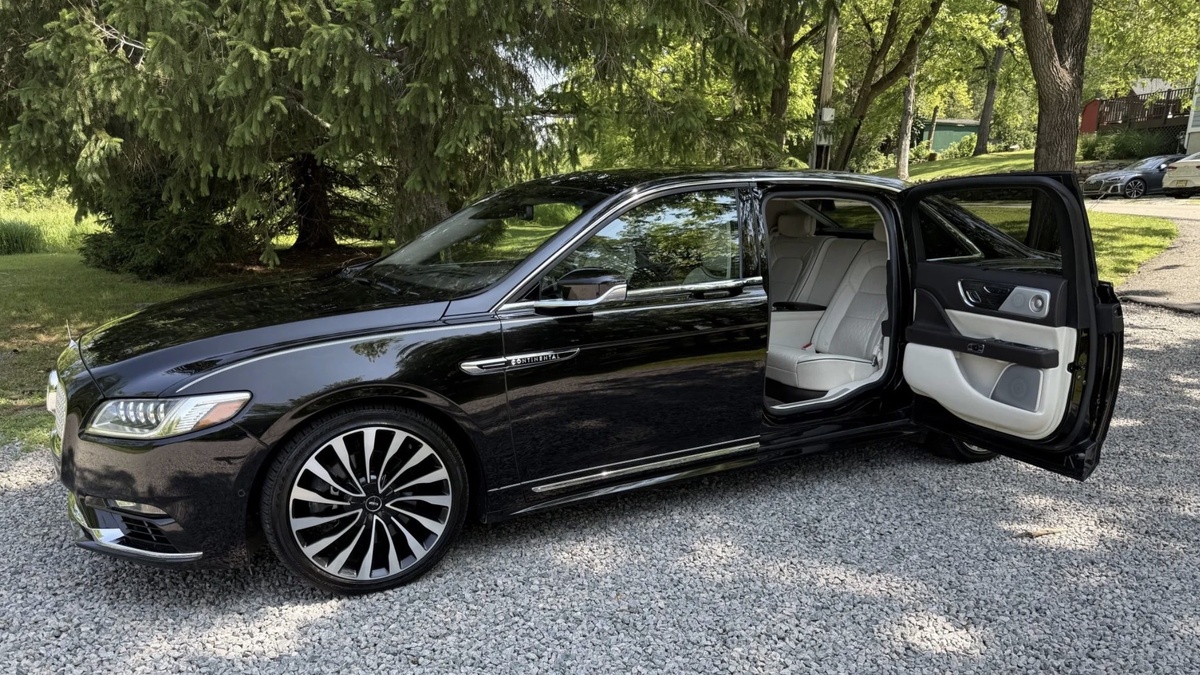 Lincoln Continental 80th Anniversary Coach Door Edition