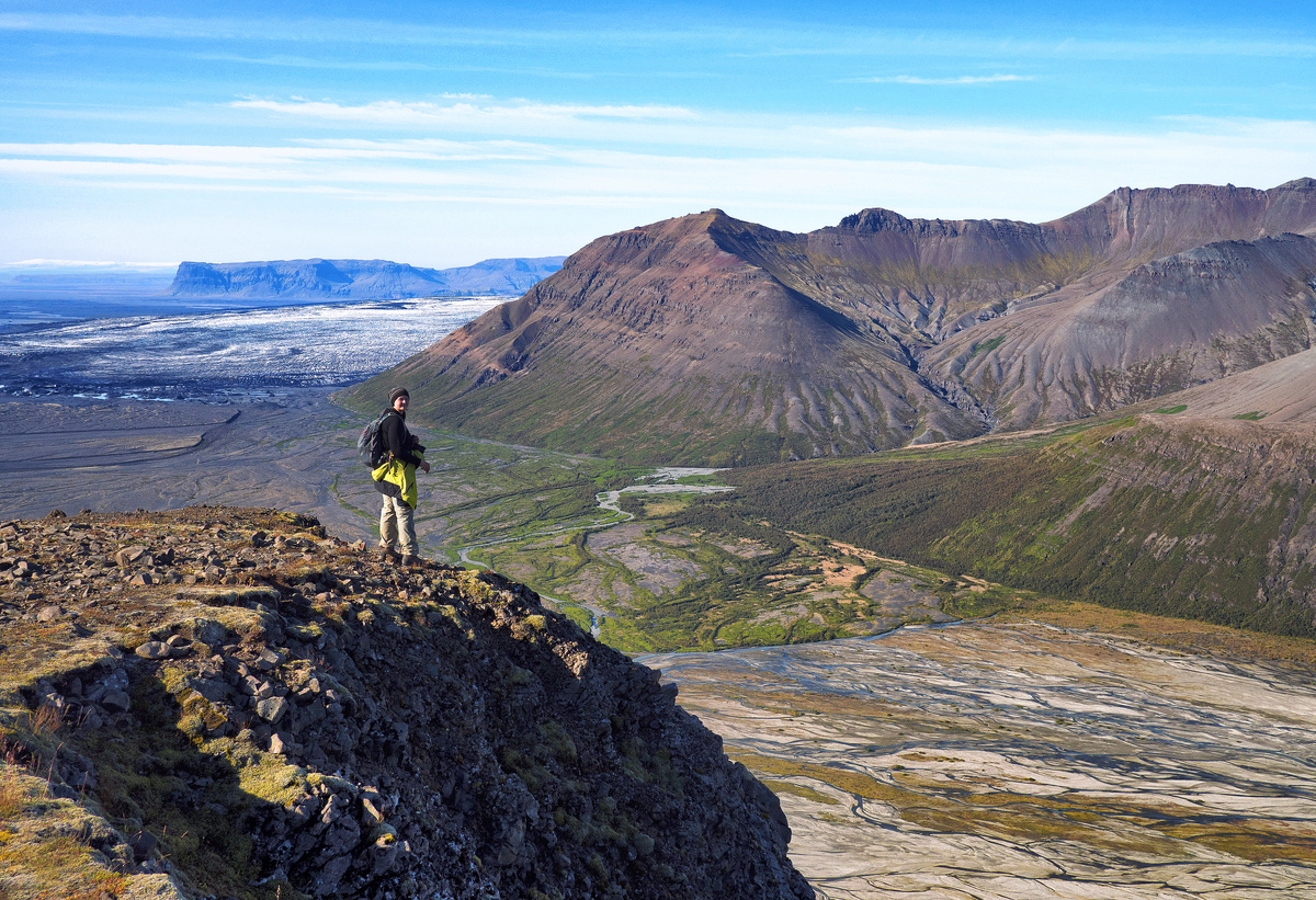 Кто-то из нашей команды путешественников сфотографировал меня в национальном парке Скафтафедль. Спасибо за фото)