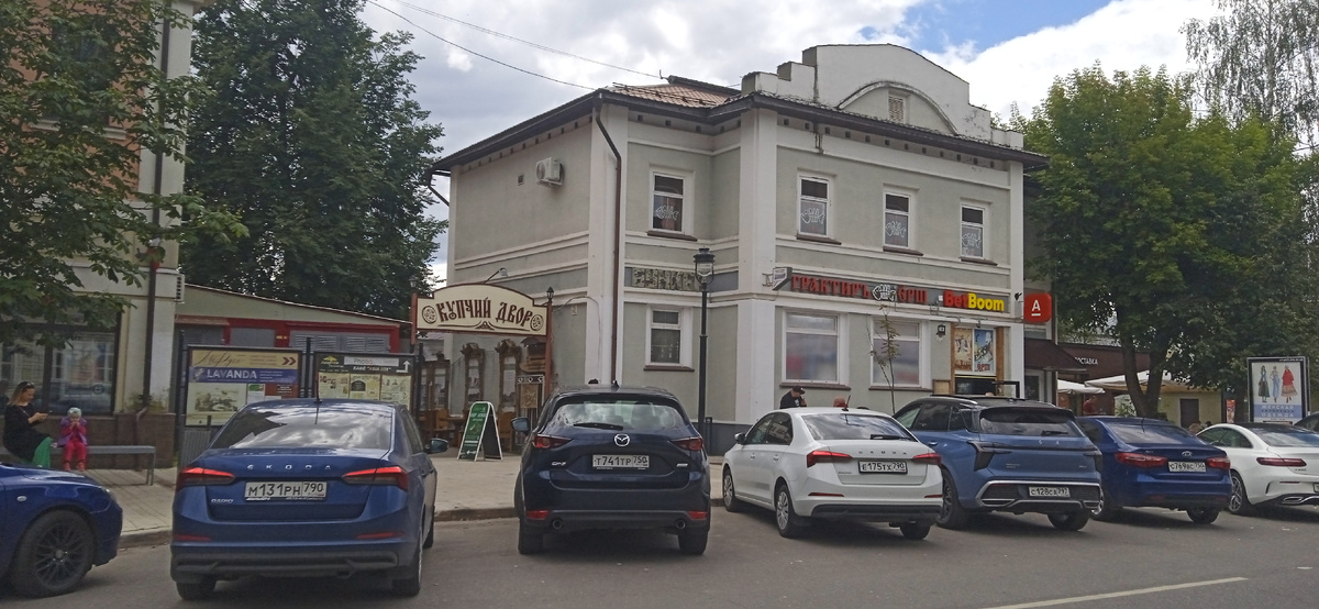 Московская улица. Купчий двор. Там тоже, по описаниям, интересно, но я в этот раз  не заходила.