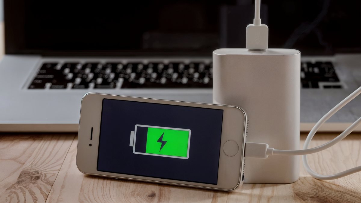 Как заряжать телефон, чтобы батарея служила дольше. Источник: dreamstime.com