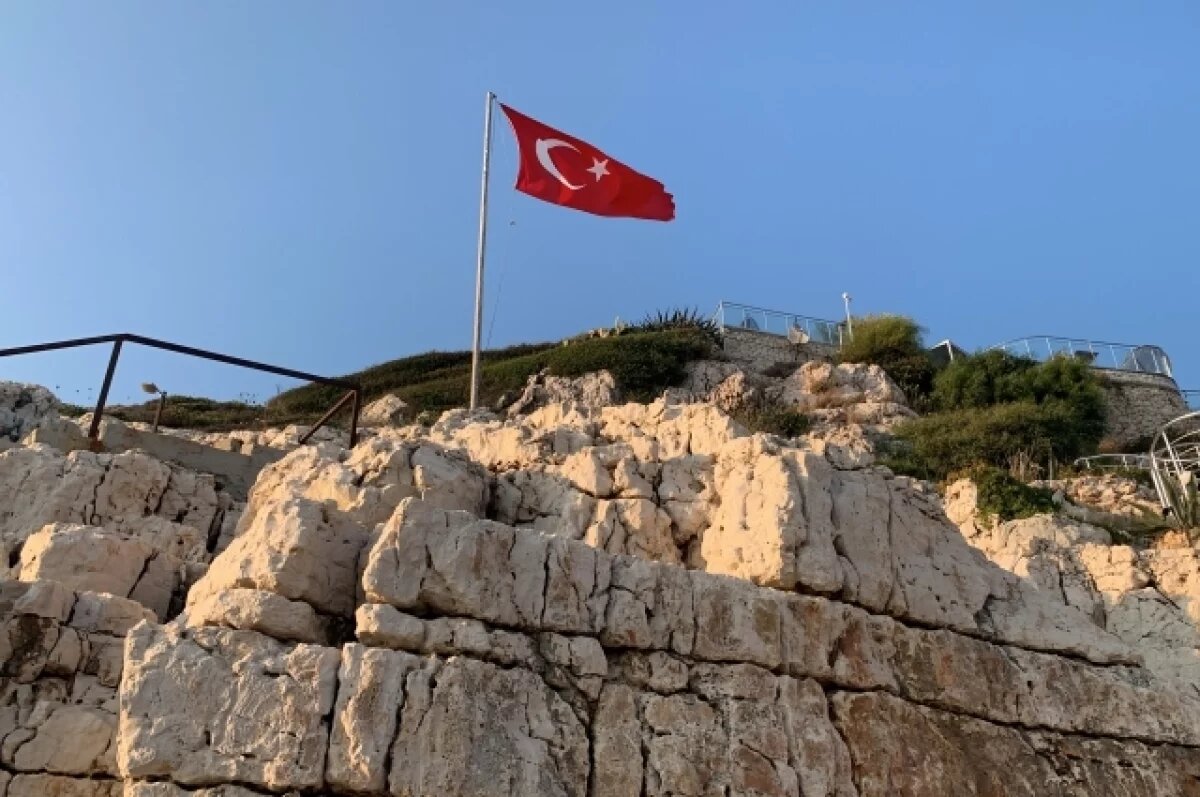    Суд Петербурга обратил в доход РФ турецкую недвижимость экс-сотрудницы МО