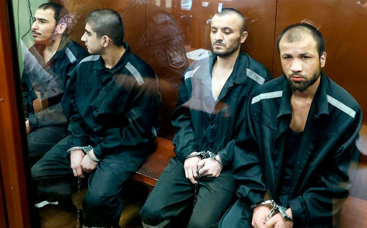 Фаридуни - крайний справа. Фото ТАСС