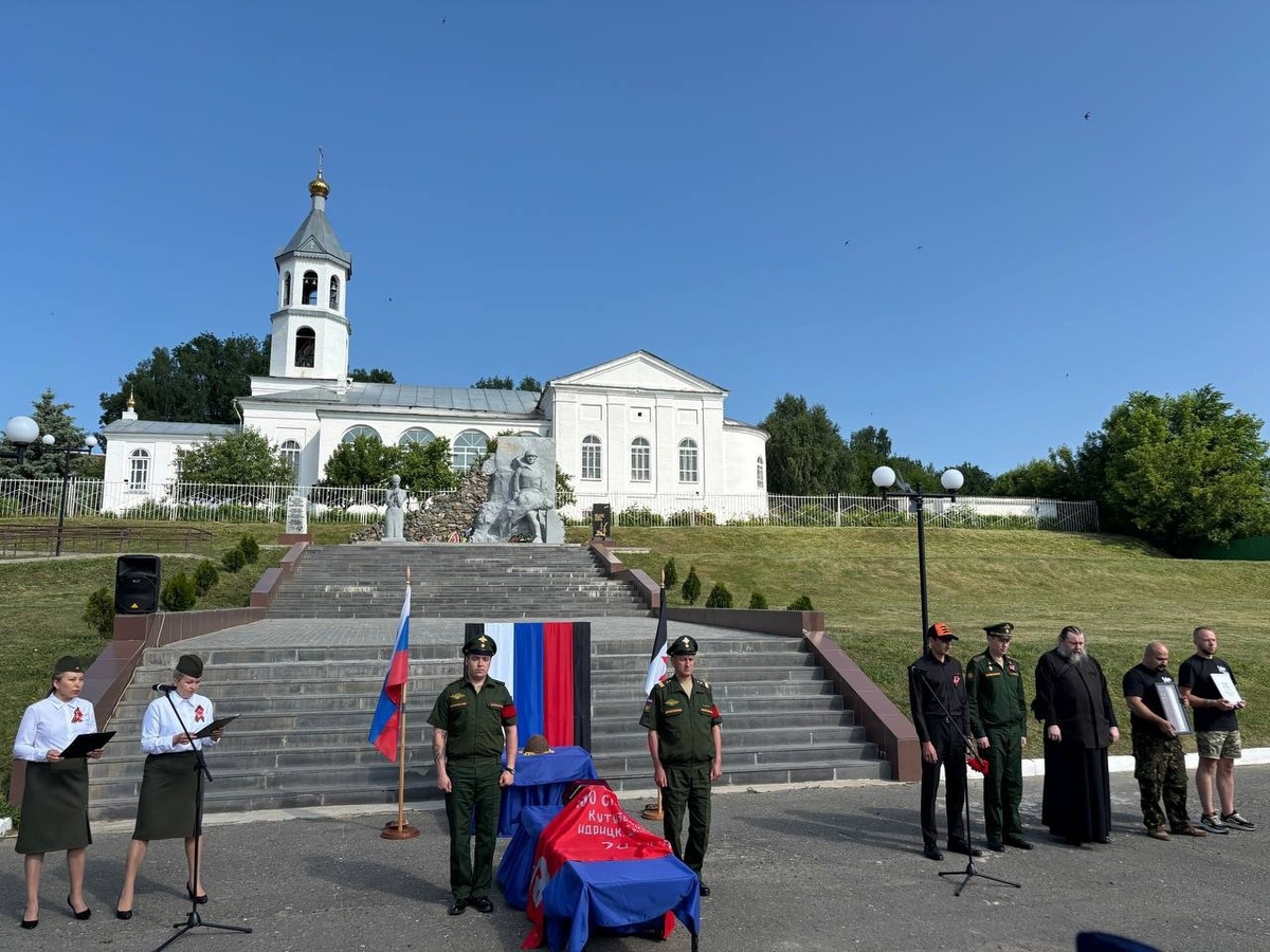 Торженственная церемония на центральной площади с.Сюмси