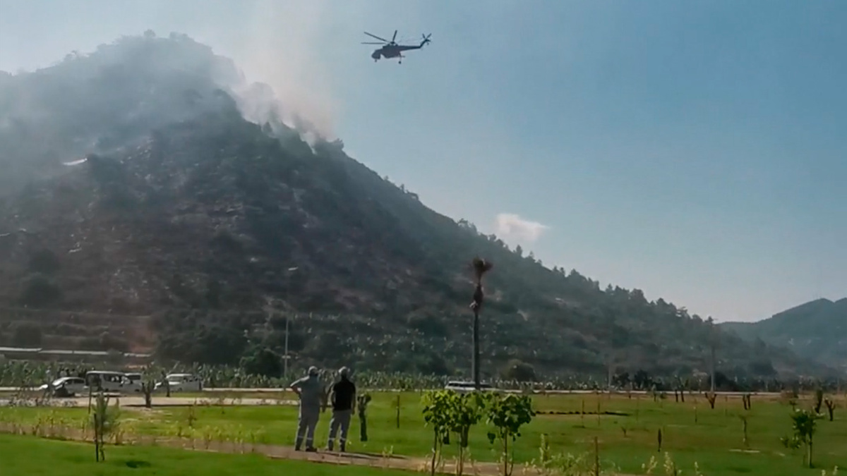 На картах эти горы обозначены, как Черногория. Зимой, когда нет деревьев и листвы они реально чёрные.