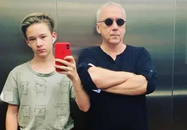    Вадим Демчог с сыном. Фото: Супер