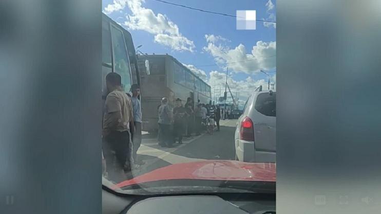 Пробка на границе РФ и Казахстана . Скриншот из видео 74.RU