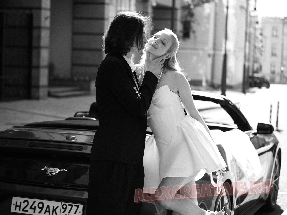 Свадебная фотосессия с кабриолетом. Фотограф AlexCreative.Ru