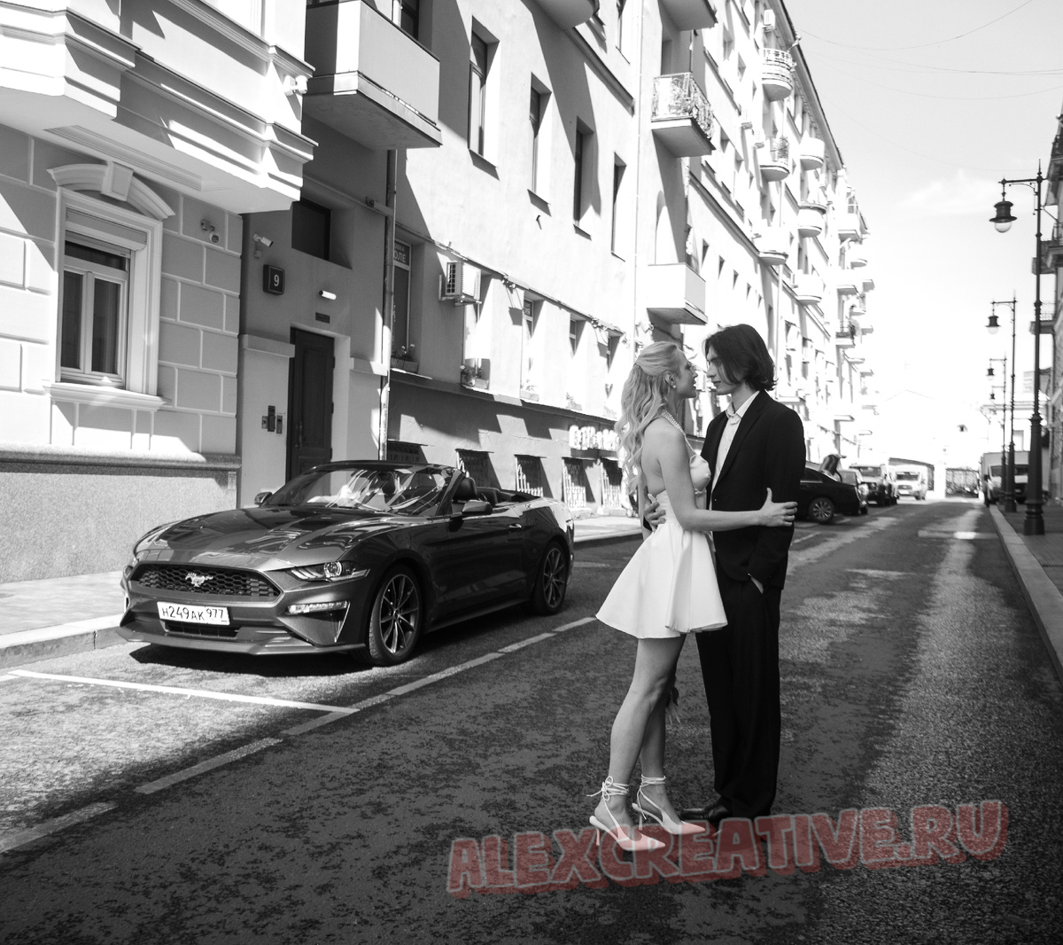 Свадбеная фотосессия в кабриолете. Фотограф AlexCreative.Ru