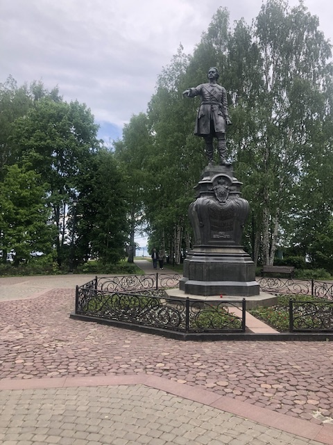 Петр 1 на набережной Петрозаводска