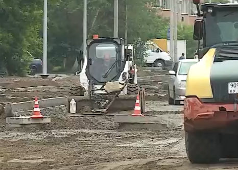     В Красноярске завершается строительство дороги на Космонавтов