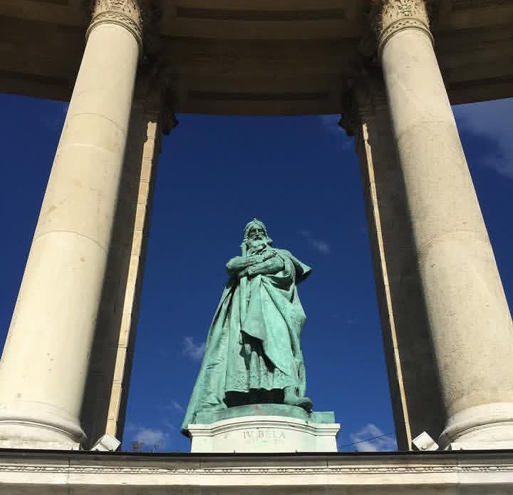 Памятник королю Беле IV в Будапеште