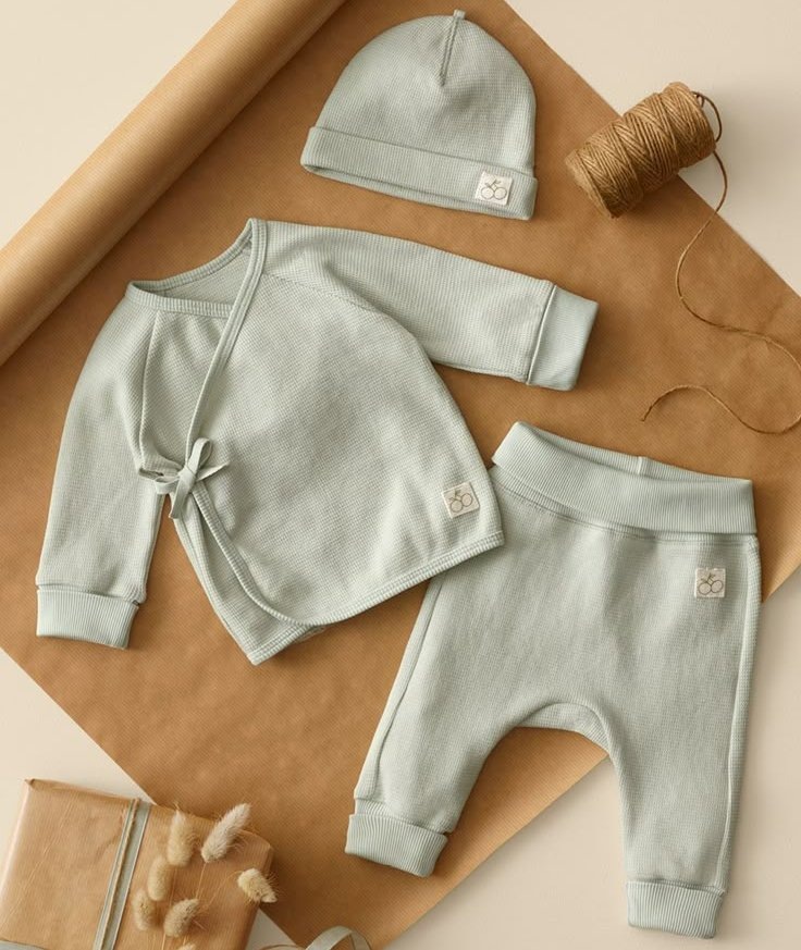 Как правильно подбирать одежду и обувь для малыша?