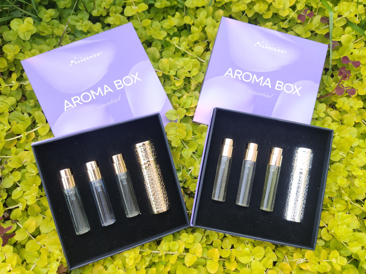 Камера не передаёт всей красоты, её надо видеть вживую. А футляры невозможно выпустить из рук. Как игрушка.