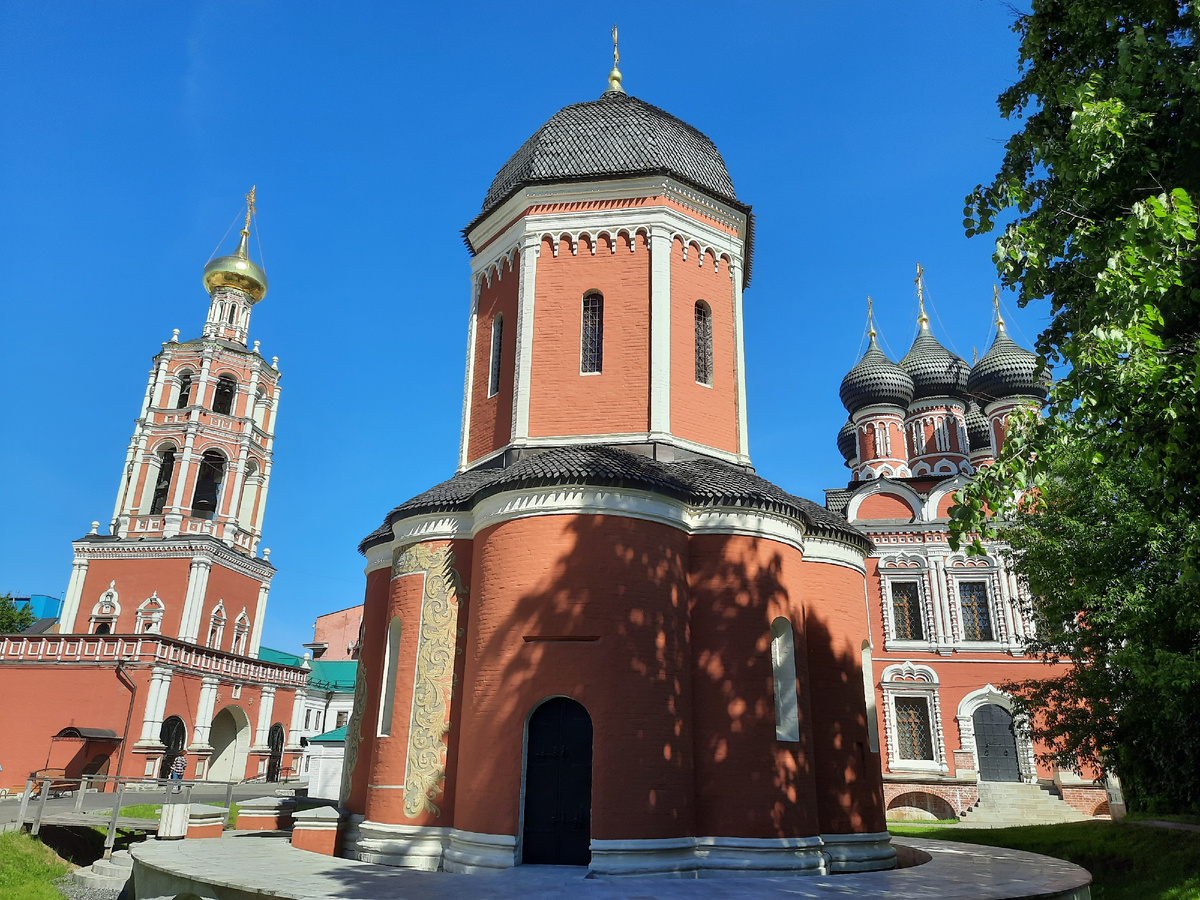 На территории монастыря (фото автора)