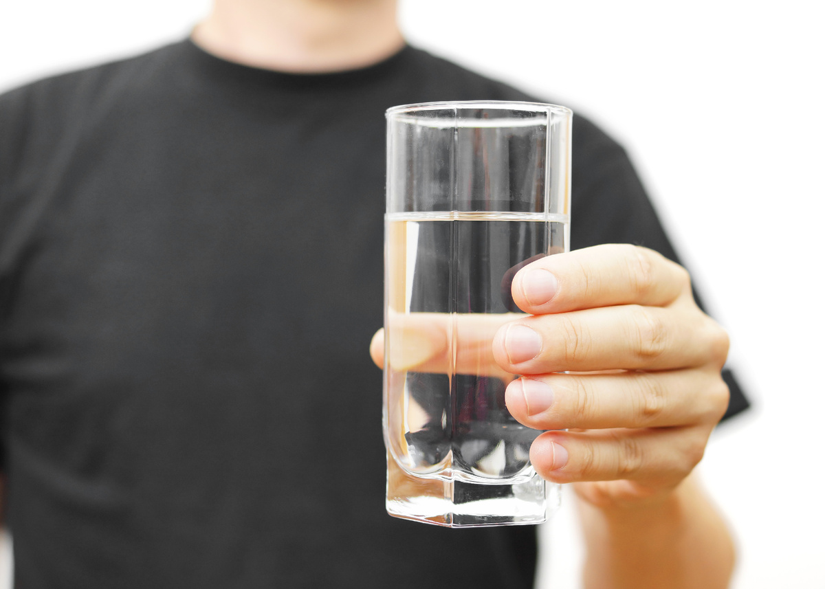 Фото из интернета. Стакан через забор подавали.