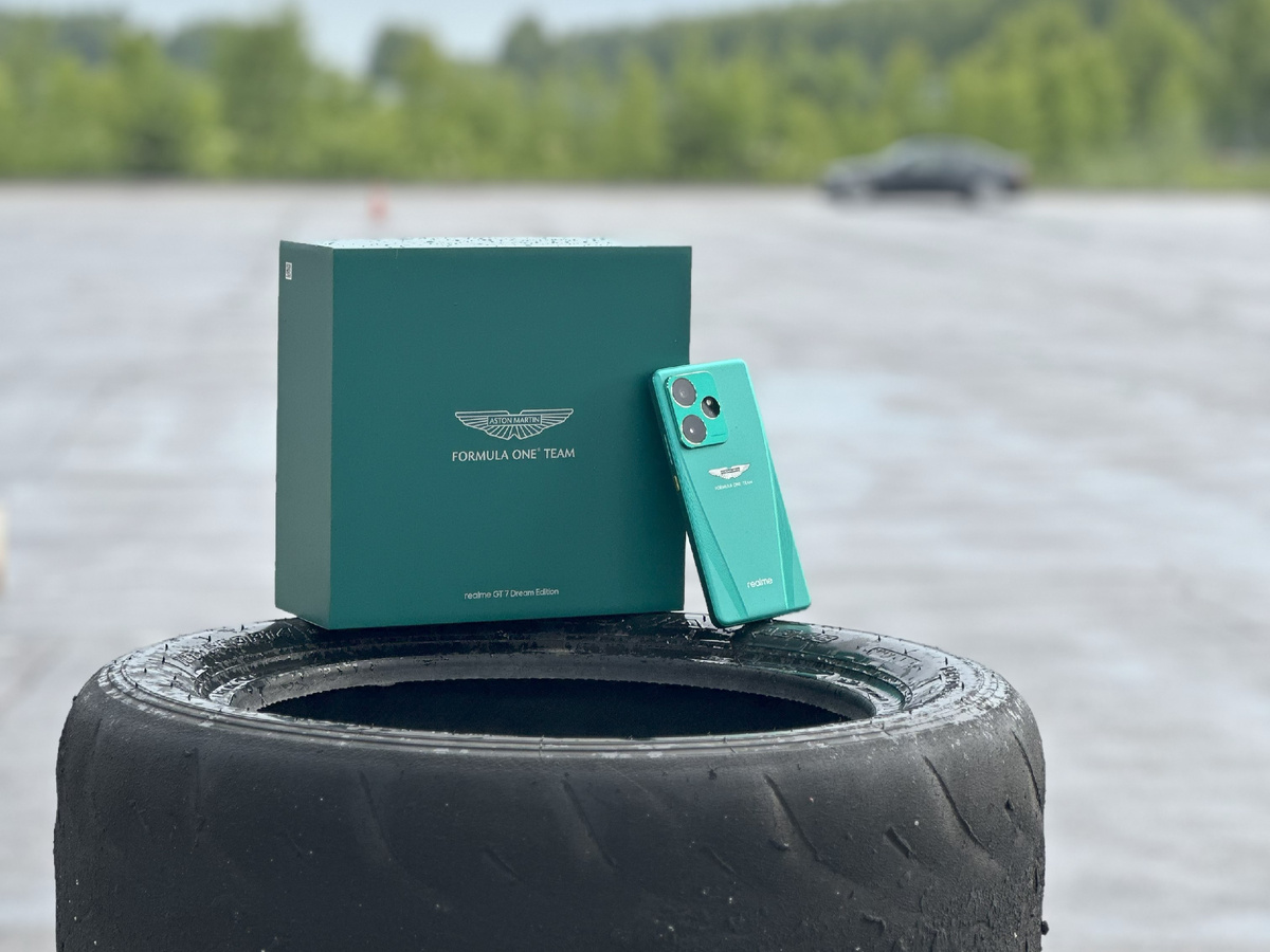 Гоночный смартфон realme GT 7 Dream Edition