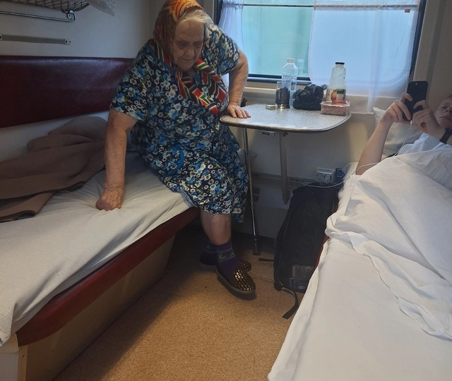 Поезд превратился в ад, потом появился дядя Витя с ребенком: ехал и чуть не сошёл с ума. Потом кто-то метнул тапок