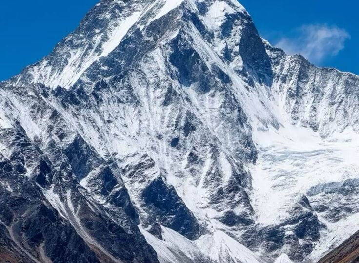 Эверест: Современные вызовы и изменения в 2025