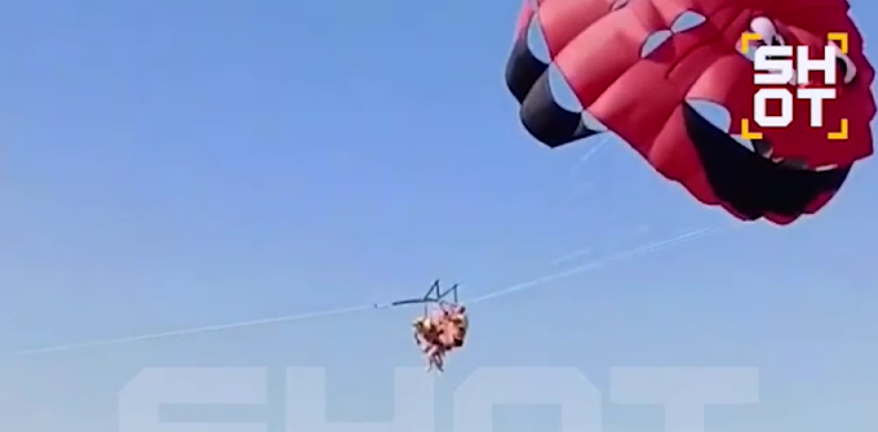    В Краснодарском крае туристка пролетала на парашюте без сознания несколько минут. Источник: Telegram-канал Shot