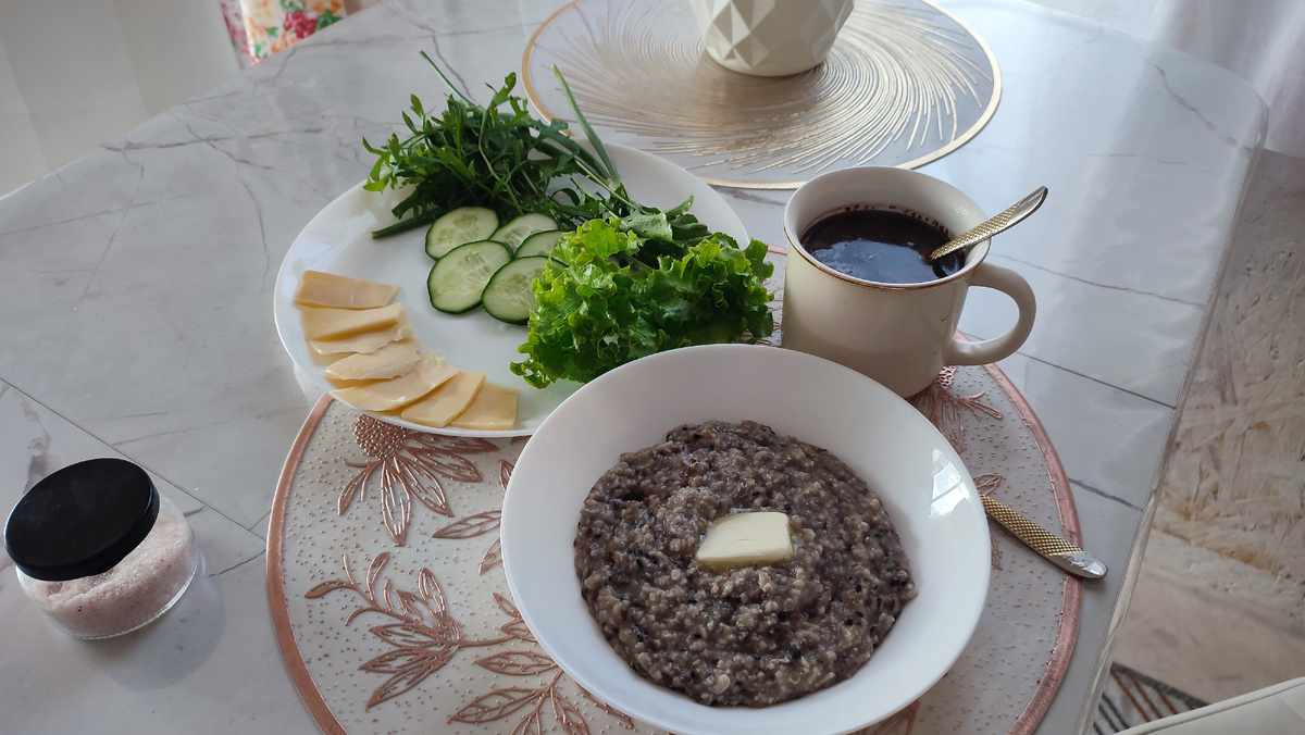 Овсяная каша с семенами кунжута, подсолнечника, тыквы, льна