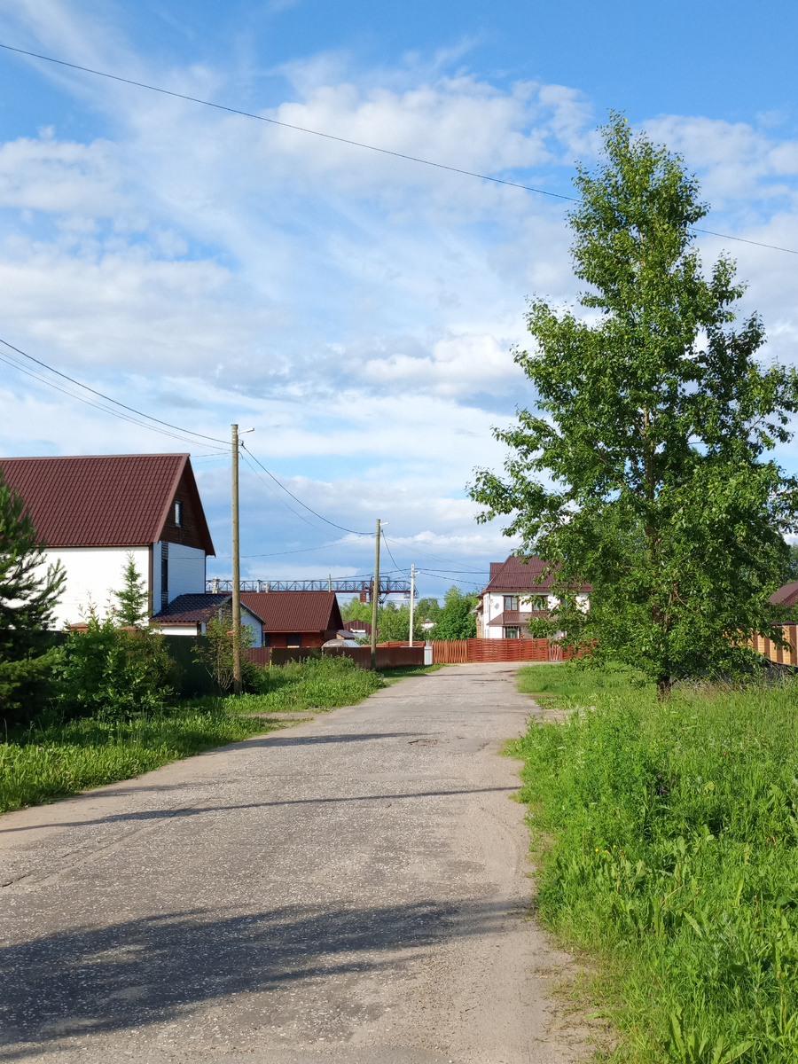 Сухой кусочек дороги на возвышенности