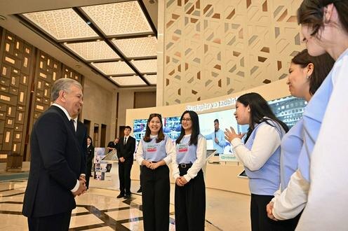 Шавкат Мирзиёев на встрече с молодежью. Фото пресс-службы президента Узбекистана