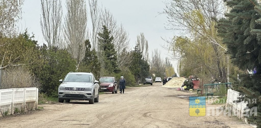     Копать или не копать: кто виноват в скандале на кладбище в Волжском

