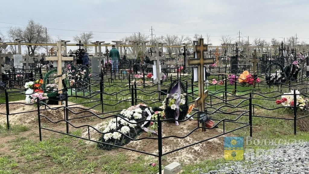     Копать или не копать: кто виноват в скандале на кладбище в Волжском
