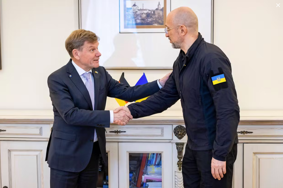 Министр иностранных дел Йоханн Вадефуль встретился с премьер-министром Украины Денисом Шмыгалем в начале мая © photothek/imago