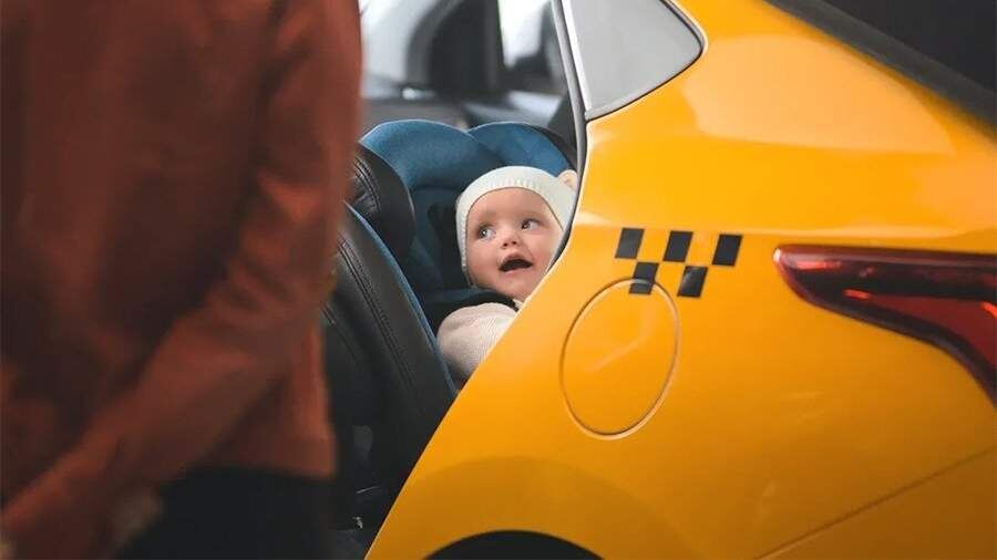 Закон не запрещает использовать собственное автокресло в такси