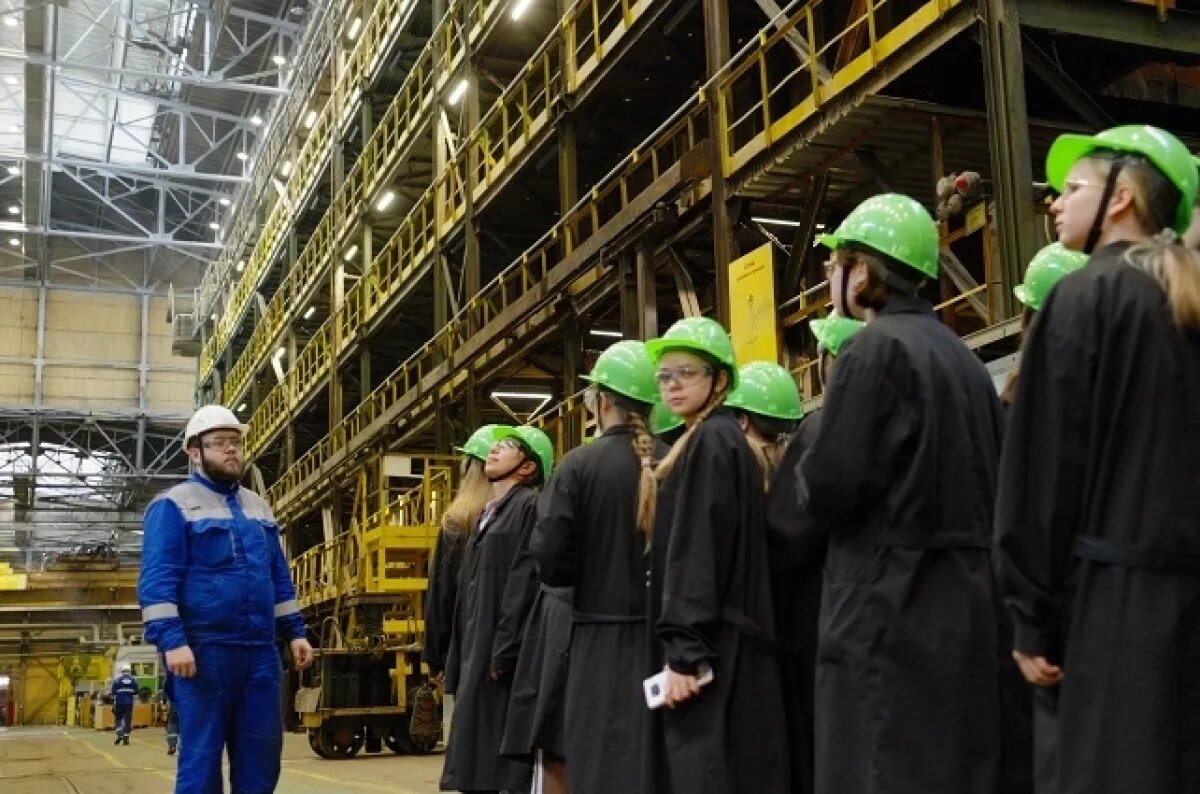    ВИЗ-Сталь провела летние производственные экскурсии для студентов