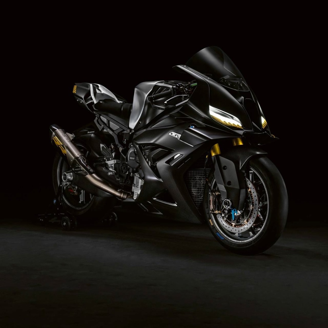 BMW представил новую экстремальную версию 1000RR, которая называется BMW Concept RR