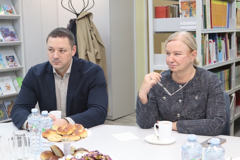    Первые лица Колпино - Дмитрий Кохно и Юлия Логвиненко. Фото: vk.com/mo_kolpino_spb