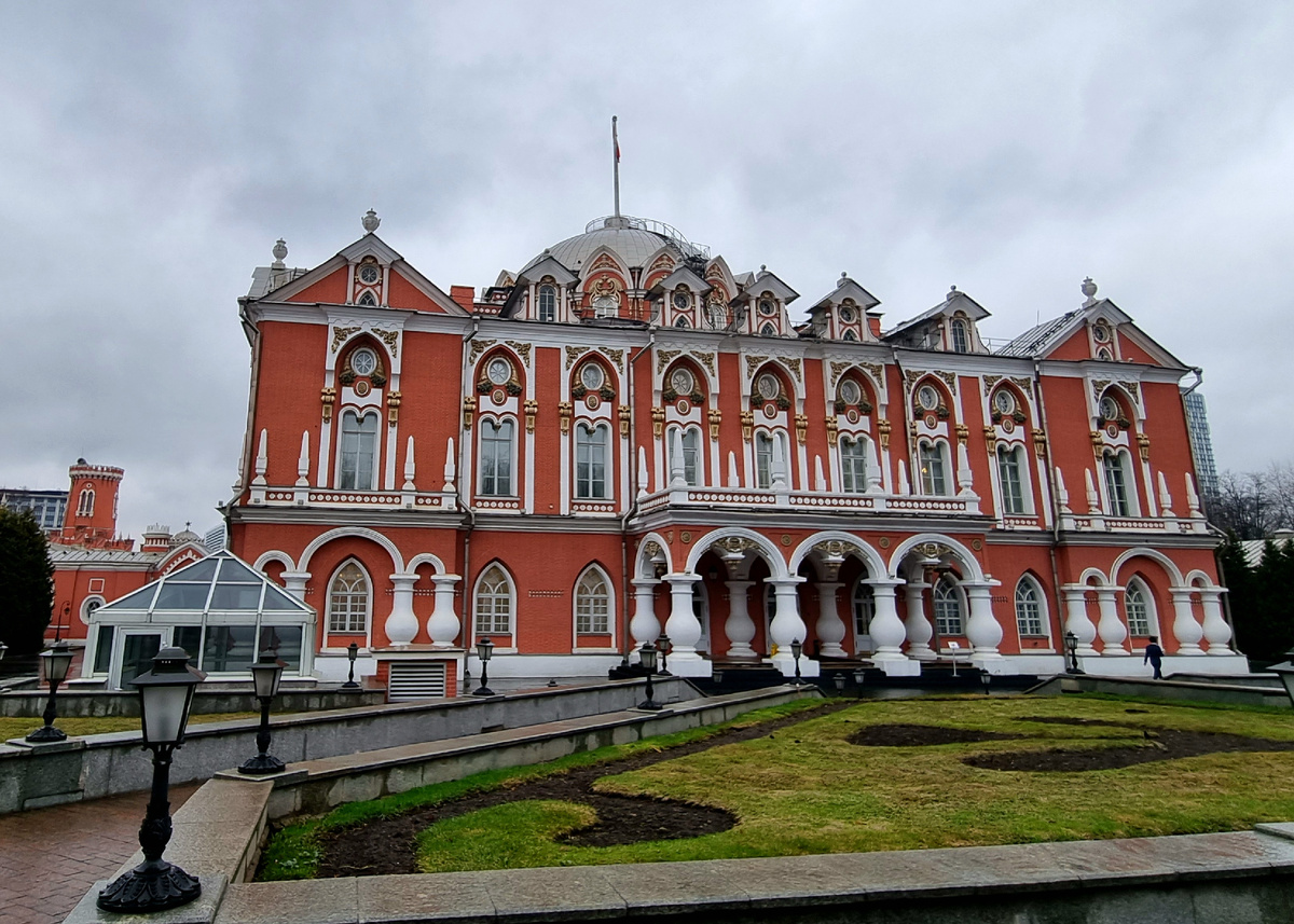 Петровский путевой дворец. Фото автора статьи.