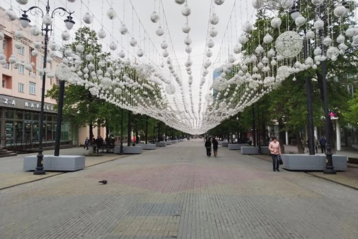    Челябинец, разбивший зеркало скульптуры «Модница» на Кировке, задержан