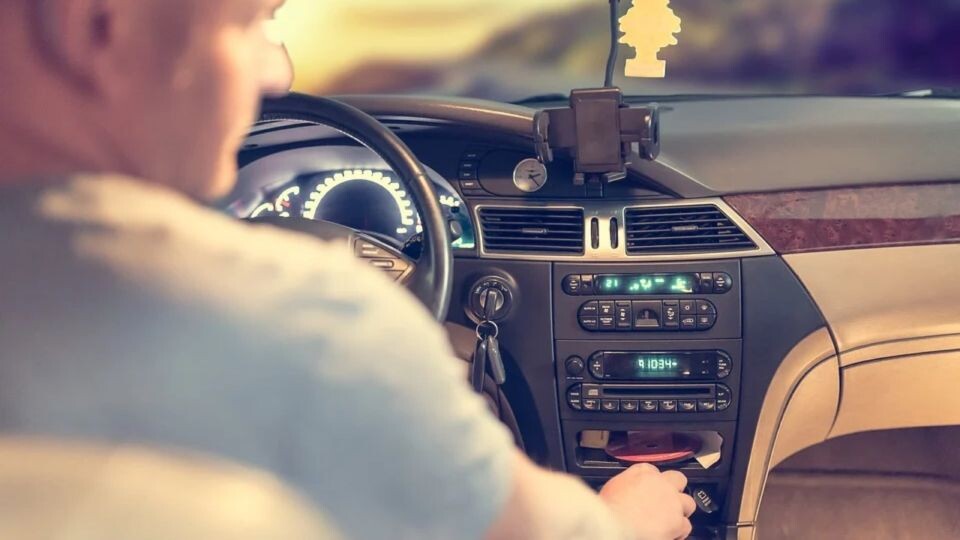    Автомобиль. Водитель. Источник: pixabay.com