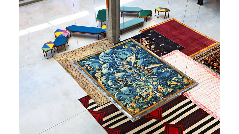 Фрагмент экспозиции в Nilufar Depot, Миланская неделя дизайна, 2016.📷Фото: Mattia Iotti