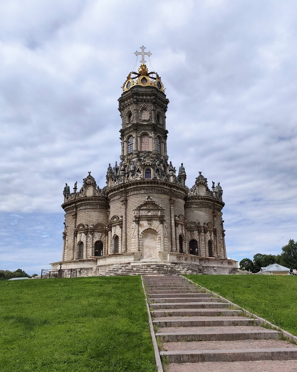 Храм Богородицы в Дубровицах