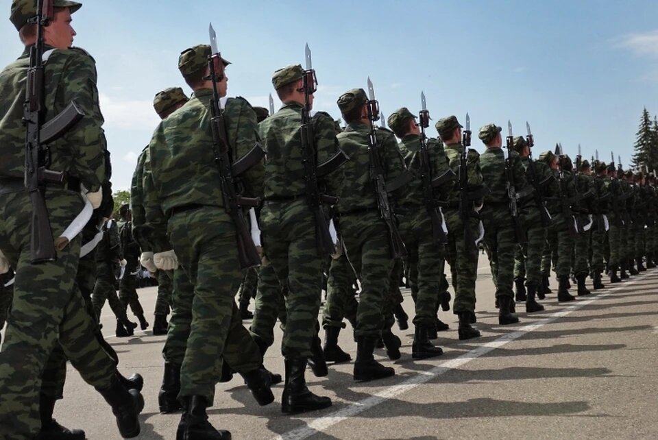 Десятиклассник Вадим грезил о том, чтобы поступить в военный вуз и служить Родине. Фото: Дмитрий АХМАДУЛЛИН.