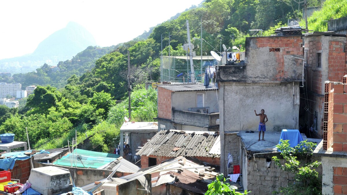 Канализация, водоснабжение и система электрики, если они есть, устроены крайне примитивно.
