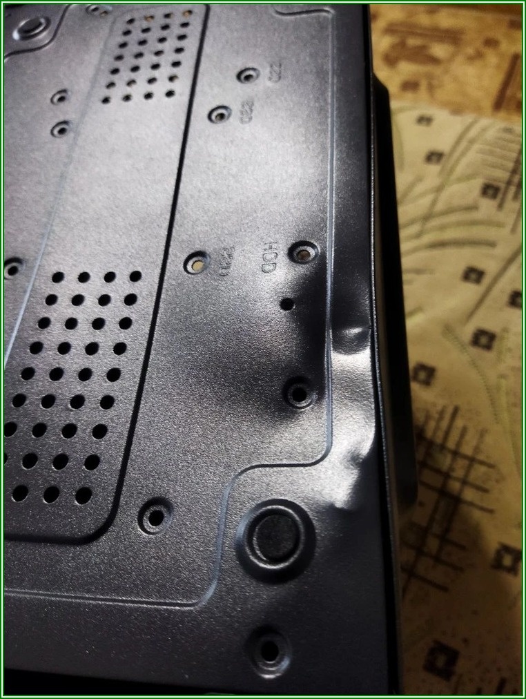 Вмятина в корпусе, брак компании Gigma