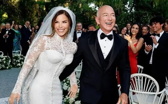 Джефф Безос и Лорен Санчес сталкиваются с растущей критикой из-за «неловкой» свадьбы