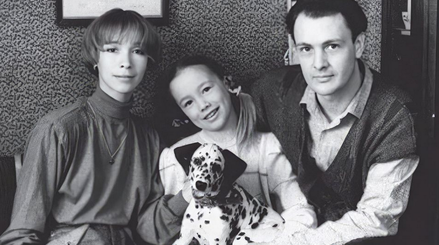 С родителями. В 16 лет Дарья потеряла маму - актрису Марину Левтову